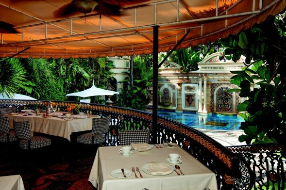 Versaces-balcony-081941-589x392