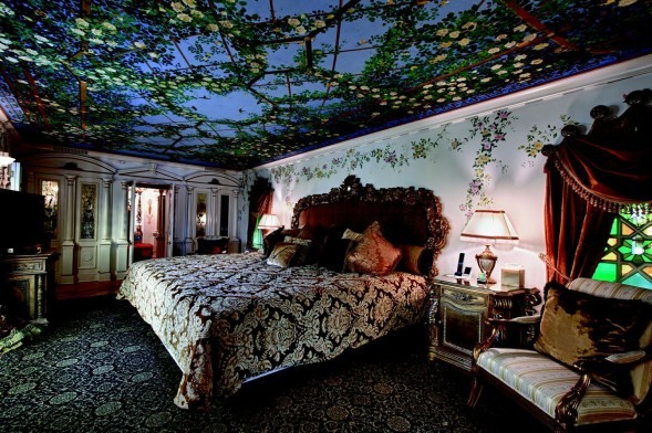 Versaces-frescoed-ceiling-ec34e9-589x392