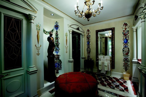 Versaces-powder-room-e4074b-589x392