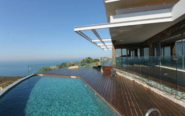 casas luxuosas com piscinas de horizonte infinito (fotos)