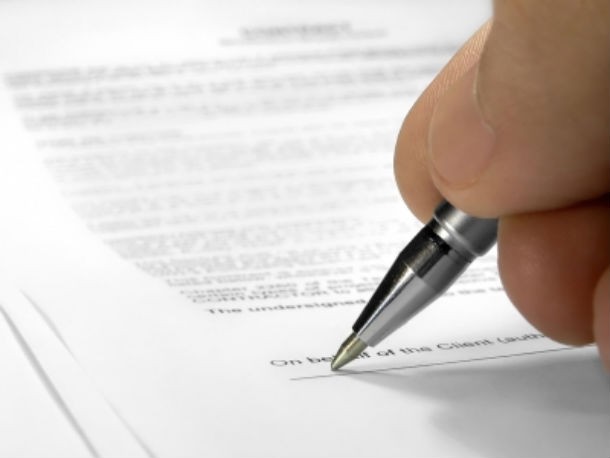 nova proposta admite agora duas renovações extraordinárias, até 18 meses governo poupa 6,1 milhões com revisão de contratos de arrendamento