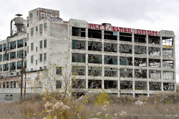 em detroit existem 78 mil edifícios vazios, 38 mil dos quais considerados em perigo detroit: fotos de uma cidade falida