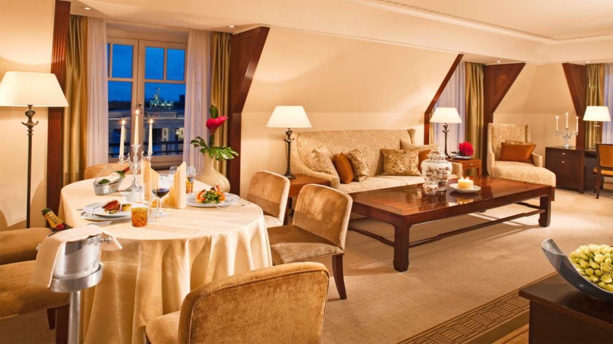 SetWidth1300-Brandenburg-Gate-Deluxe-Suite-Hotel-Adlon-Kempinski