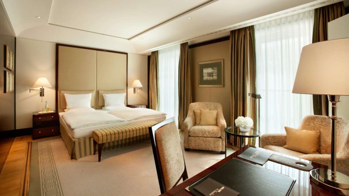 SetWidth1300-Executive-Room-Hotel-Adlon-Kempinski2