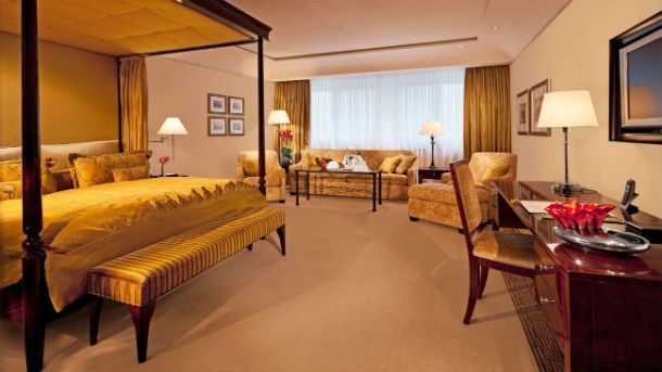 SetWidth1300-Junior-Suite-Hotel-Adlon-Kempinski