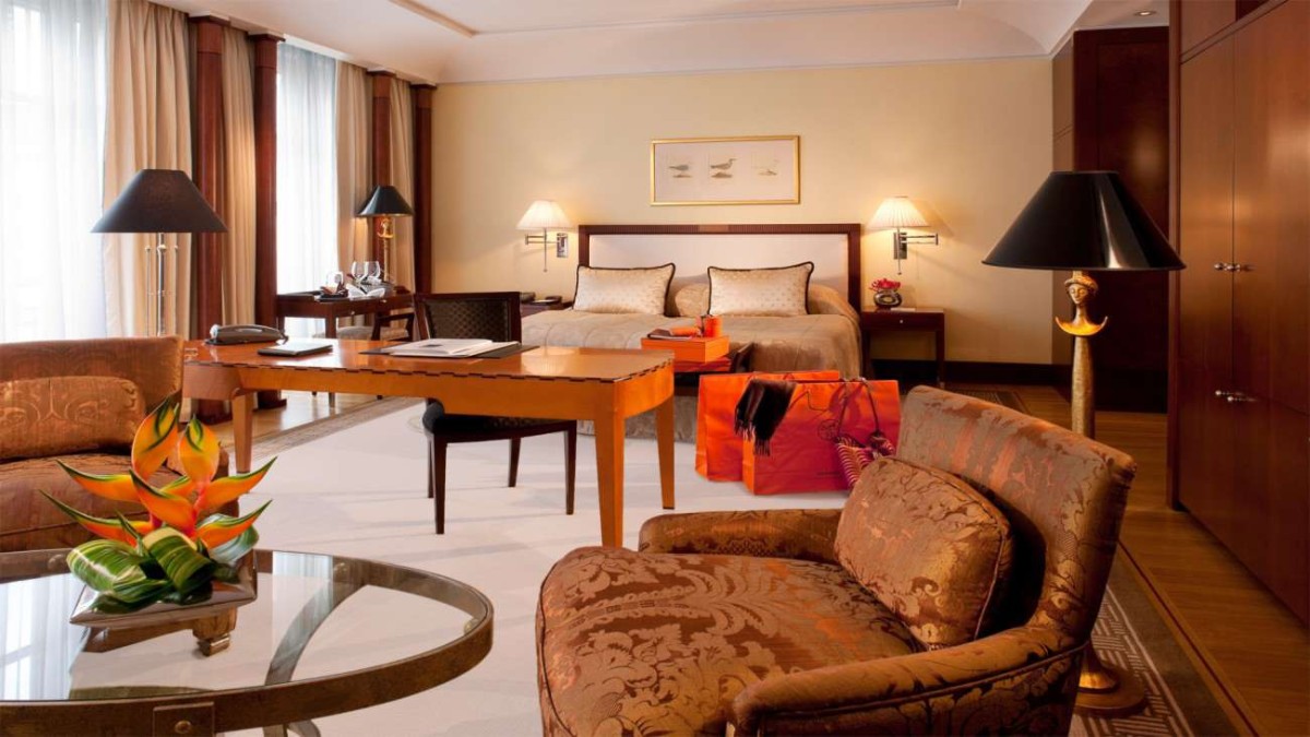 SetWidth1300-Junior-Suite-Unter-den-Linden-Hotel-Adlon-Kempinski