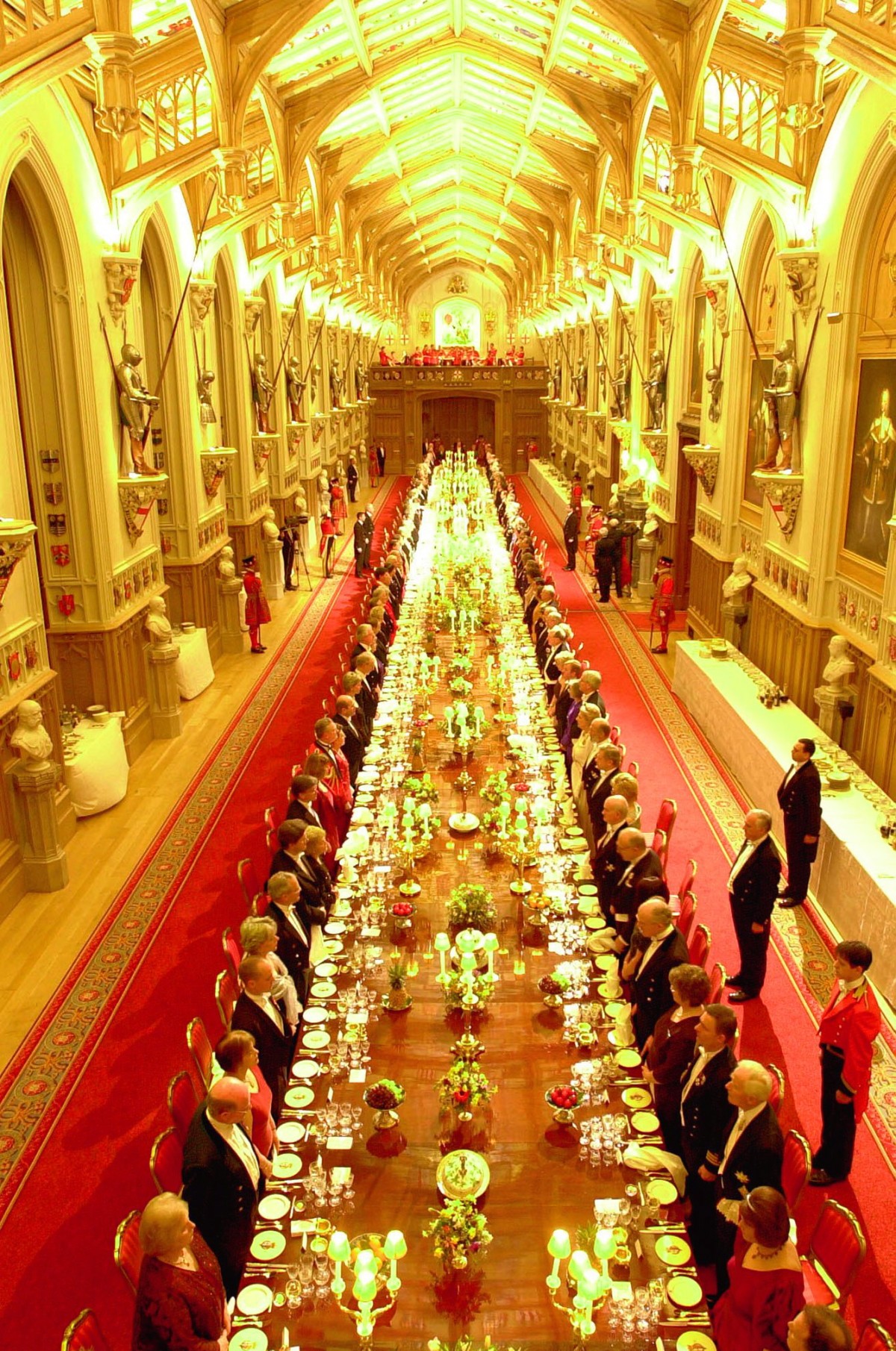 Windsor_Castle_state_banquet_in_St_Georges_Hall