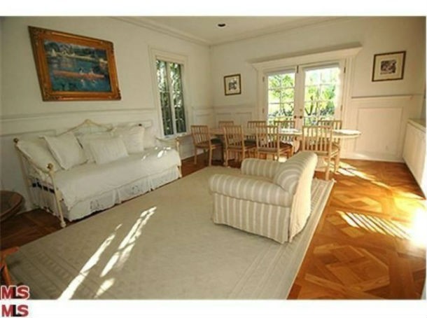 robert-pattinsons-rental-living-room-cedfdf-578x430