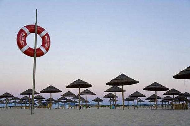 há cada vez mais portugueses a optar por passar férias "cá dentro" concessionários das praias notificados para pagarem imi