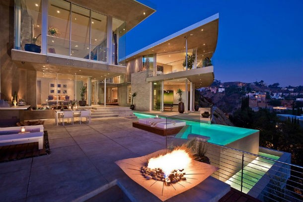 a casa está localizada em los angeles, califórnia casas de sonho: mansão extravagante para os amantes do design requintado nos eua (fotos)