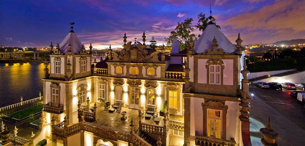 o hotel está localizado nas margens do rio douro, na freguesia da campanhã hotel01