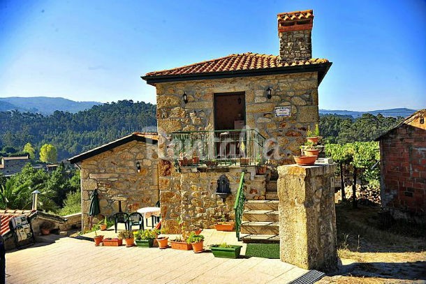 A Casa da Quinta da Oliveira está situada próxima da Reserva Natural da Serra da Freita. casas de fim-de-semana: escapadela com piscina na acolhedora cidade de braga (fotos)