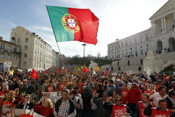 Protestos em dia de aprovação do Orçamento