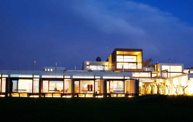 areiasdoseixo-luxury-portugal-hotel-exterior-1024x651-640x406