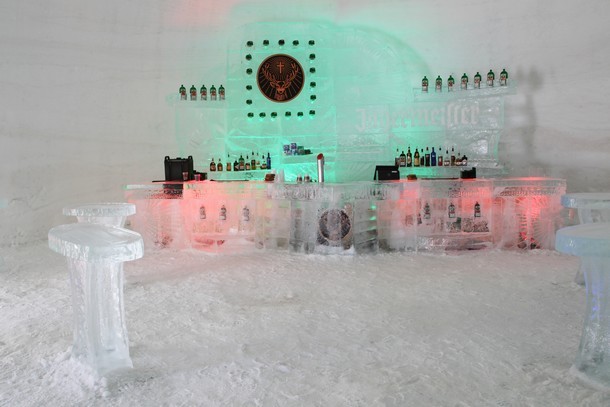 ice-hotel-montreal-1