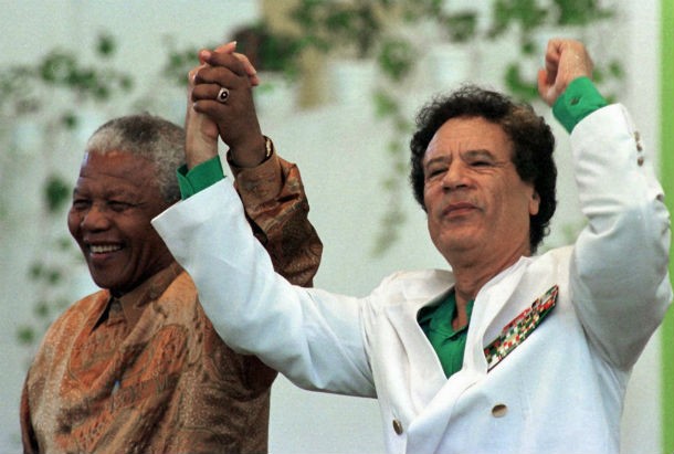 mandela_com_o_ex-lider_libio_kadafi