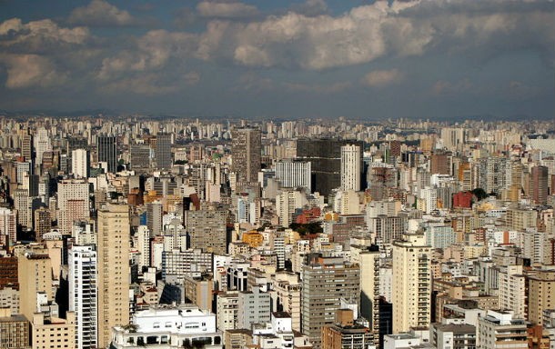 Vista panorâmica de São Paulo, no Brasil. Brasileiros aproveitam Mundial para arrendar casas e quartos