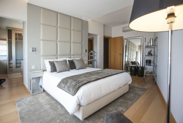 Exemplo de decoração de um quarto moderno e minimalista. 2_20