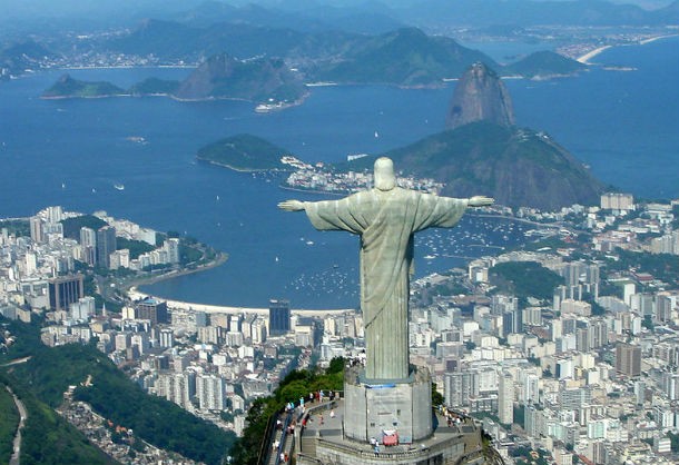 O Cristo Redentor, no Rio de Janeiro, foi atingido por um raio. Arrancam obras de recuperação do "Corcovado" no Rio de Janeiro