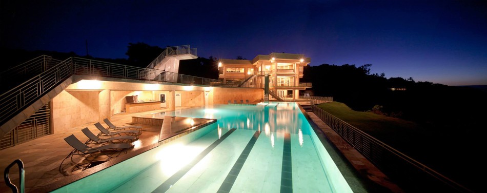 Water-Falling-Estate-on-The-Big-Island-7-950x376