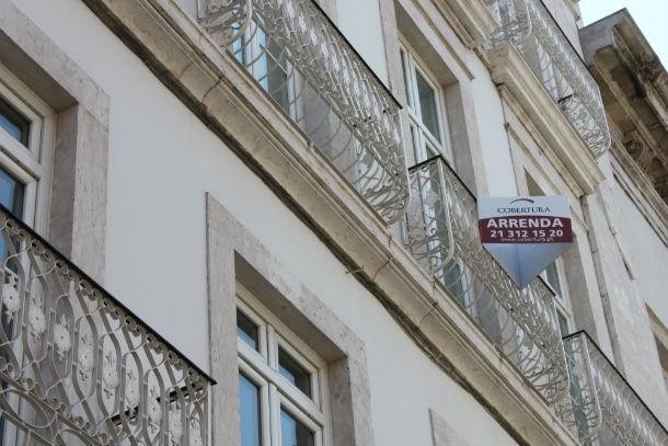 Casas por vender servem de alojamento a turistas 