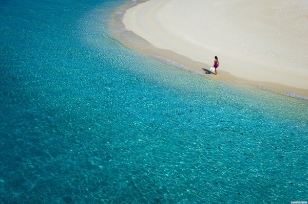 large_gallery_humleve_38714778_velassaru_aerial_beach_600x399