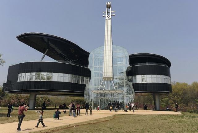 10 edifícios em forma de objetos