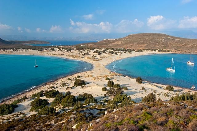 Está à venda a ilha mais bonita do Mediterrâneo (fotos)