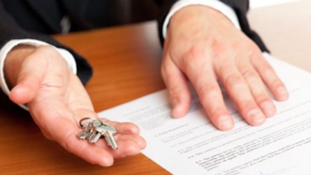 Cinco coisas a ter em conta antes de vender a casa através de uma agência