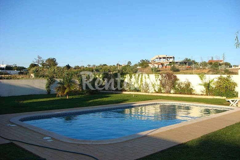 Casas de fim de semana: Desfrutar do sol do Algarve a poucos metros da praia (fotos)