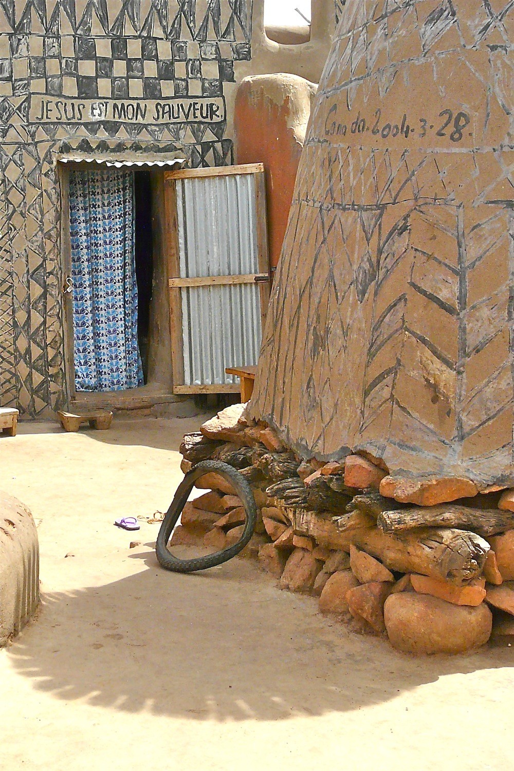 A aldeia africana onde as casas são obras de arte (fotos)