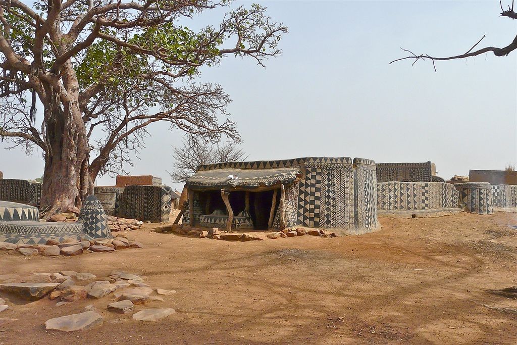 A aldeia africana onde as casas são obras de arte (fotos)