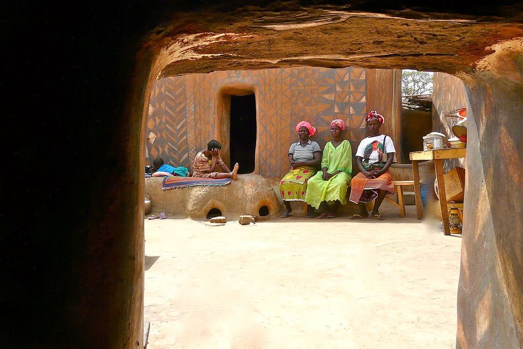 A aldeia africana onde as casas são obras de arte (fotos)