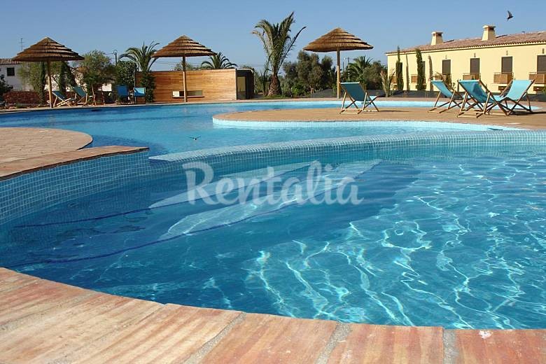 Casas de fim de semana: Descanso, piscina e praia num condomínio privado no Algarve (fotos) 