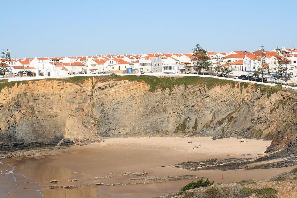 Casas de férias: 16 arrendamentos ilegais na Zambujeira do Mar
