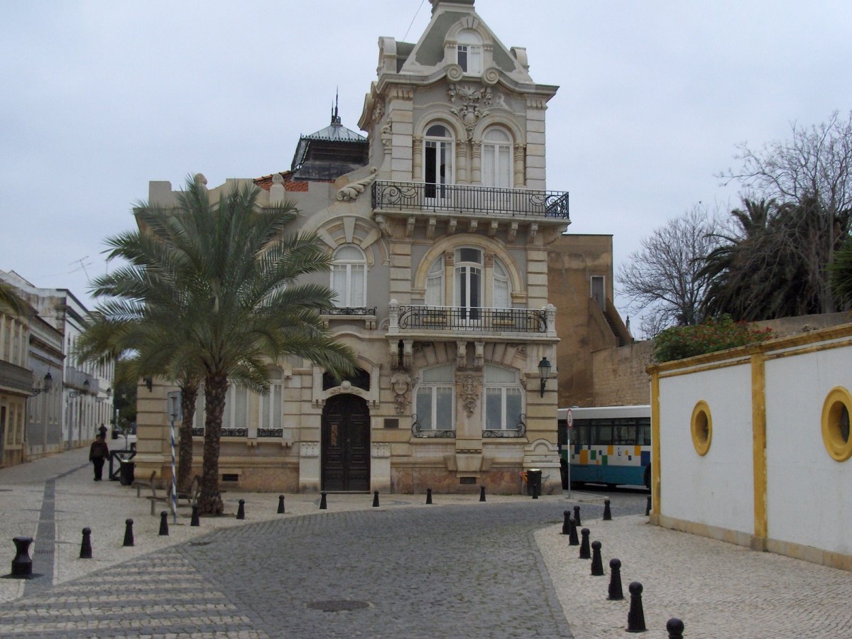 Estado vende Palácio em Faro a privados e perde 200 mil euros