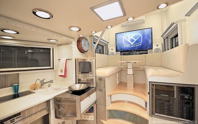 Um loft de luxo sobre rodas: Assim é a Kiravan, a maior e mais moderna caravana do mundo (fotos)