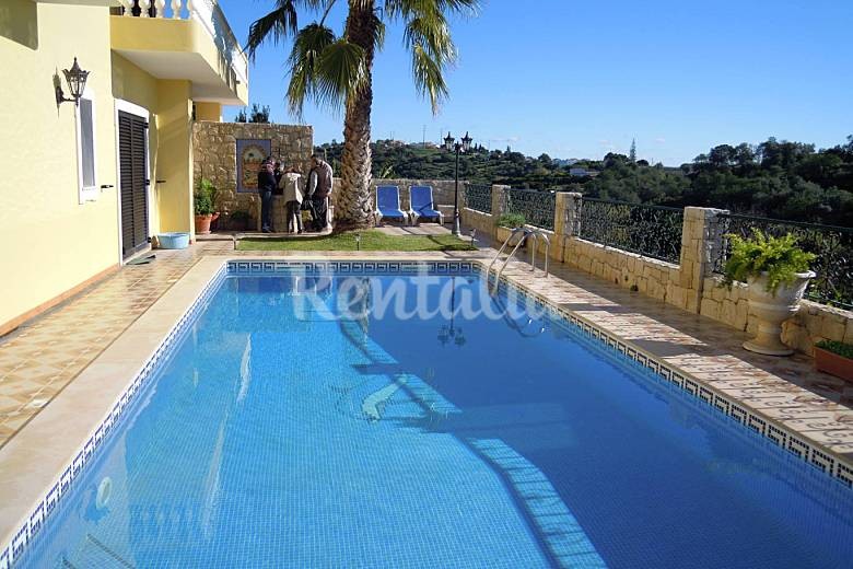 Casas de fim de semana: Relaxar à boleia do sol numa casa com piscina e perto da praia (fotos)