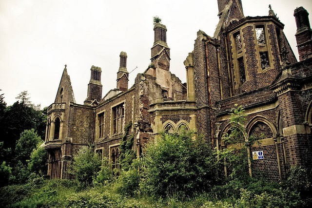 Achas-te muito forte? 13 edifícios abandonados nos quais não gostavas de passar a noite de Halloween (fotos)