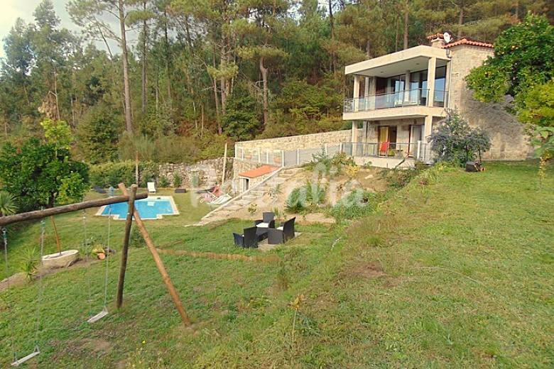 Casas de fim de semana: Escapadela com piscina e jacuzzi no coração do Minho (fotos)