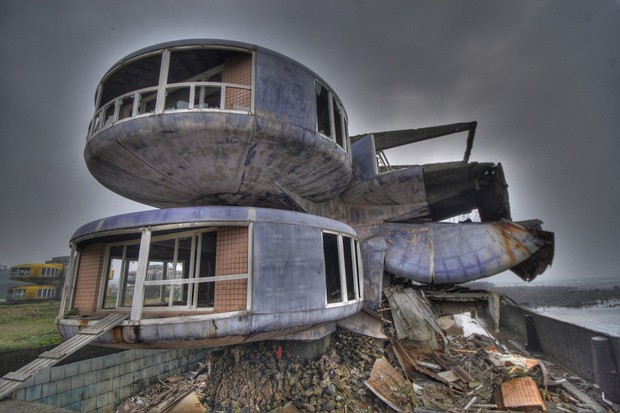 Achas-te muito forte? 13 edifícios abandonados nos quais não gostavas de passar a noite de Halloween (fotos)