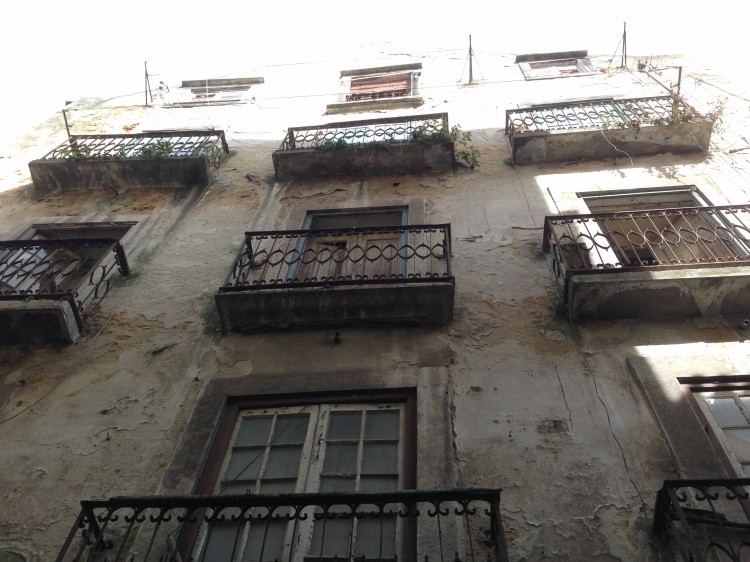 Lisboa: câmara tenta vender hoje três edifícios devolutos em hasta pública 