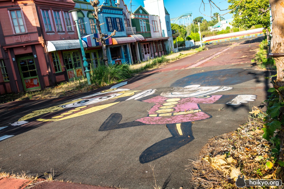Cópia perfeita e abandonada da “Disneyland” está à venda por 5 milhões de euros (fotos) 