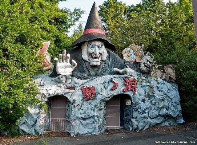Cópia perfeita e abandonada da “Disneyland” está à venda por 5 milhões de euros (fotos) 