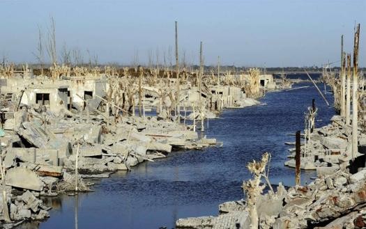Assim ficou a cidade argentina submergida durante 25 anos debaixo de água (fotos)