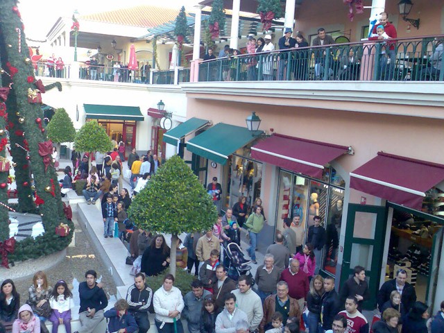  Campera Outlet Shopping, no Carregado, é um dos 9 centros à venda