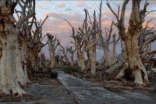 Assim ficou a cidade argentina submergida durante 25 anos debaixo de água (fotos)