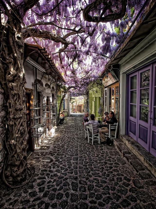 Rua em Molyvos, Grécia