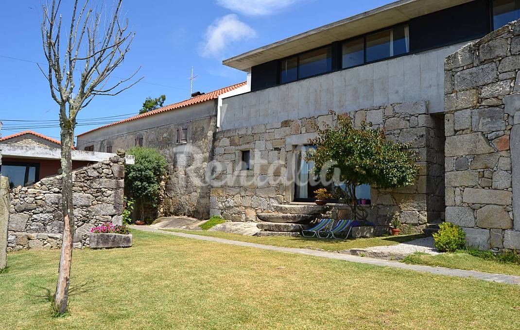 Casas de fim de semana: Refúgio de inverno numa casa de pedra em Viana do Castelo (fotos)