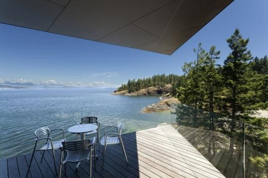 Casas de sonho: Abraçar o mar numa ilha remota do Canadá (fotos)